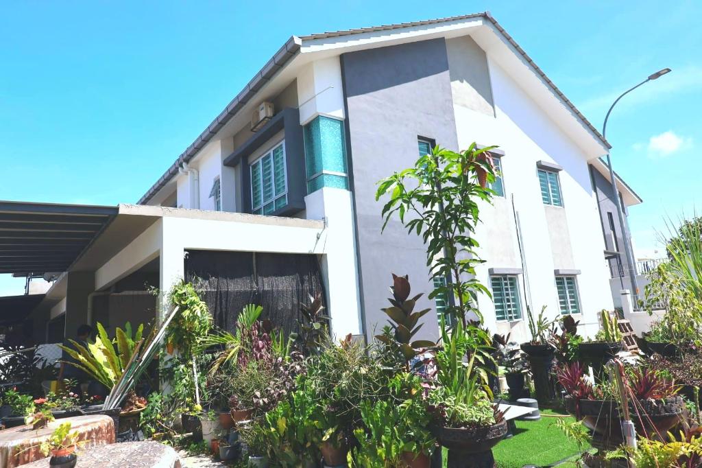 A Jennifer MAMA garden home